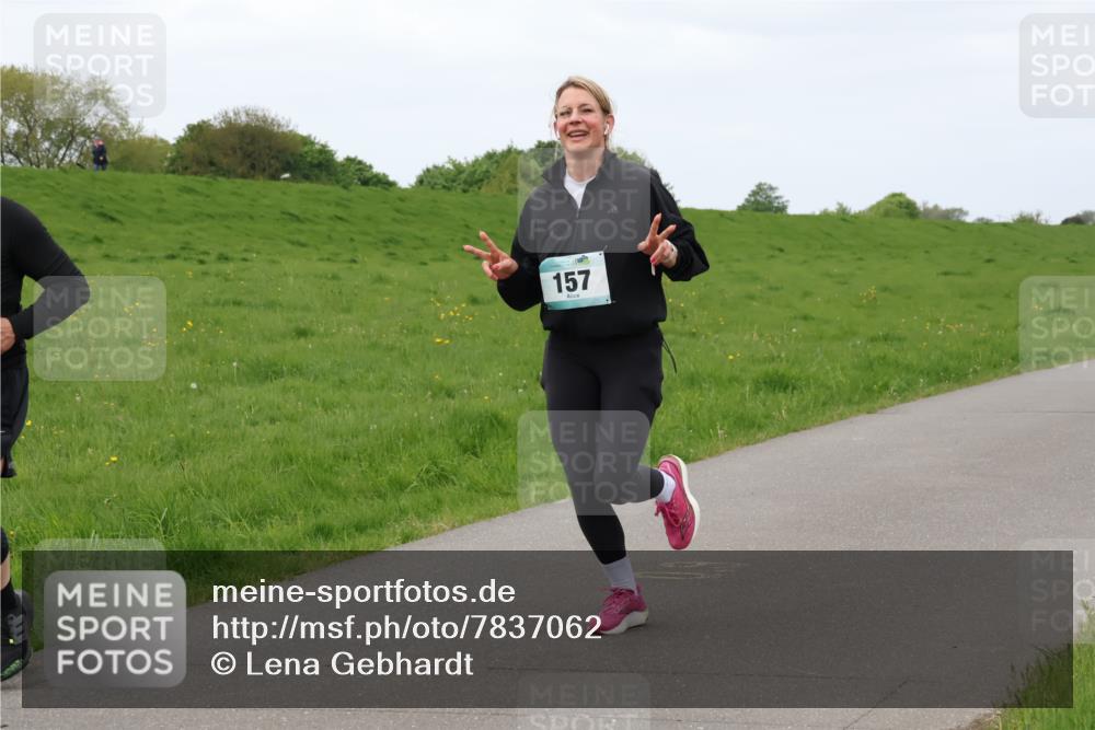 04.05.2025 - 8. Wedeler Halbmarathon Lena Gebhardt http://msf.ph/oto/7837062 04.05.2025 11:32:43 Laufen 157 meine-sportfotos.de