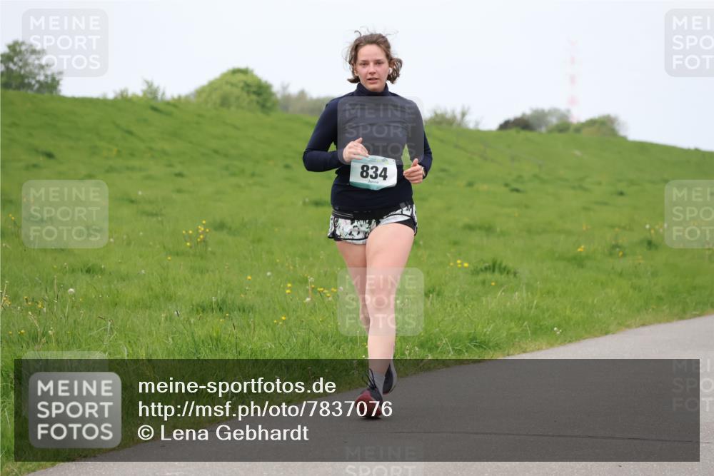 04.05.2025 - 8. Wedeler Halbmarathon Lena Gebhardt http://msf.ph/oto/7837076 04.05.2025 11:32:51 Laufen 834 meine-sportfotos.de