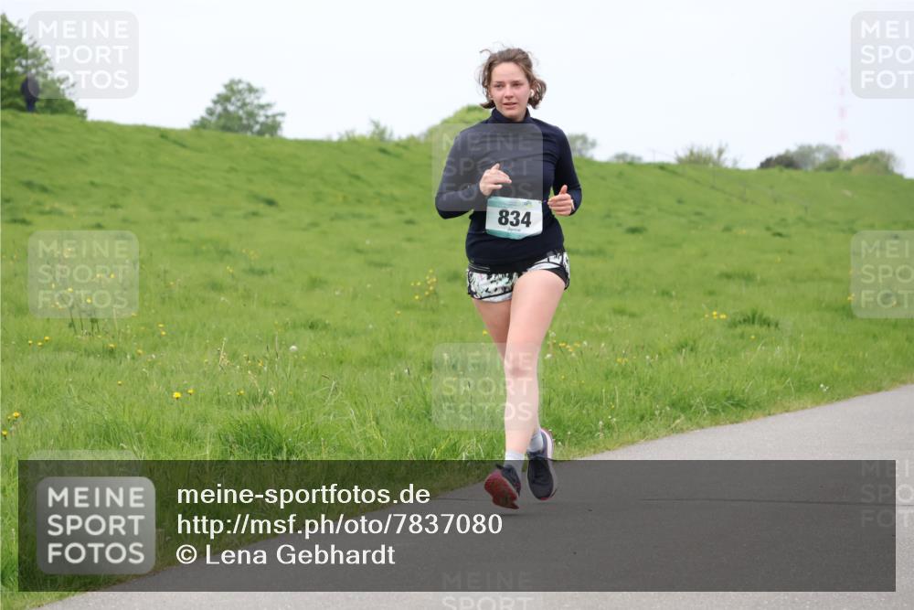 04.05.2025 - 8. Wedeler Halbmarathon Lena Gebhardt http://msf.ph/oto/7837080 04.05.2025 11:32:52 Laufen 834 meine-sportfotos.de