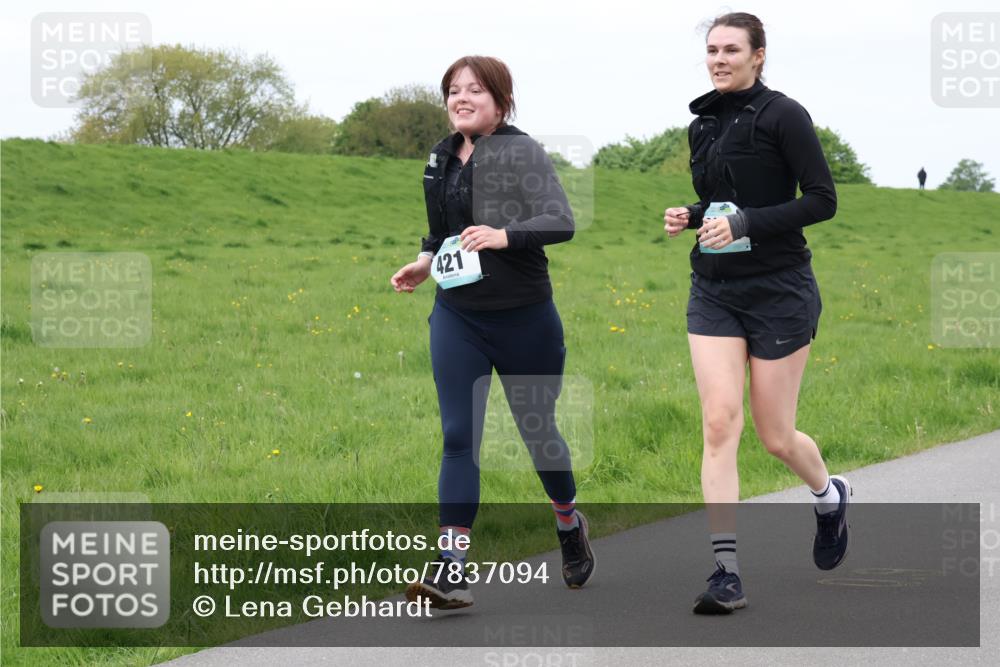 04.05.2025 - 8. Wedeler Halbmarathon Lena Gebhardt http://msf.ph/oto/7837094 04.05.2025 11:33:05 Laufen 421 meine-sportfotos.de