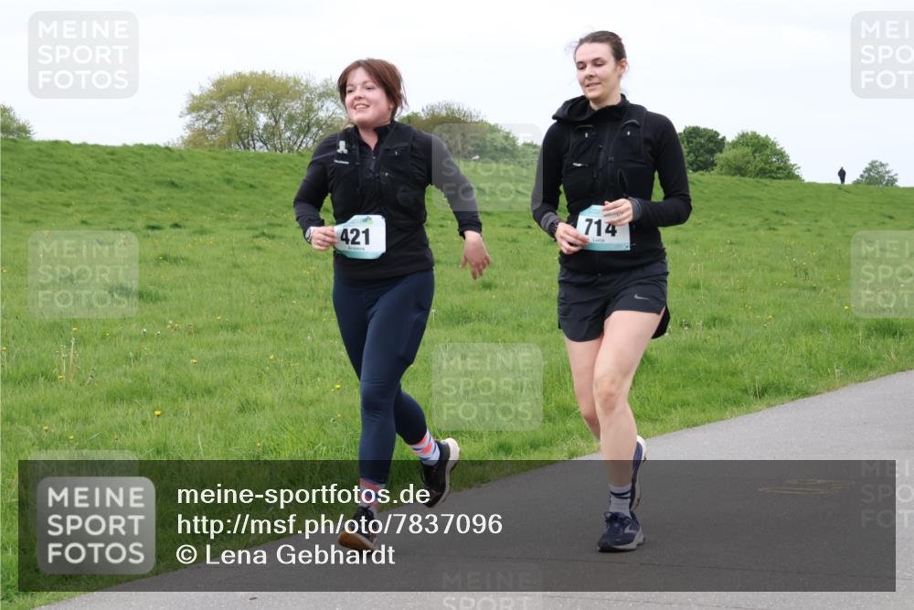 04.05.2025 - 8. Wedeler Halbmarathon Lena Gebhardt http://msf.ph/oto/7837096 04.05.2025 11:33:06 Laufen 421, 714 meine-sportfotos.de