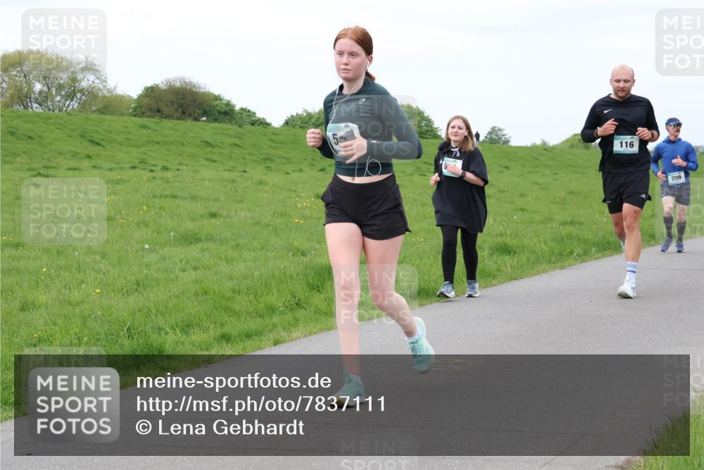 04.05.2025 - 8. Wedeler Halbmarathon Lena Gebhardt http://msf.ph/oto/7837111 04.05.2025 11:33:08 Laufen 116 meine-sportfotos.de