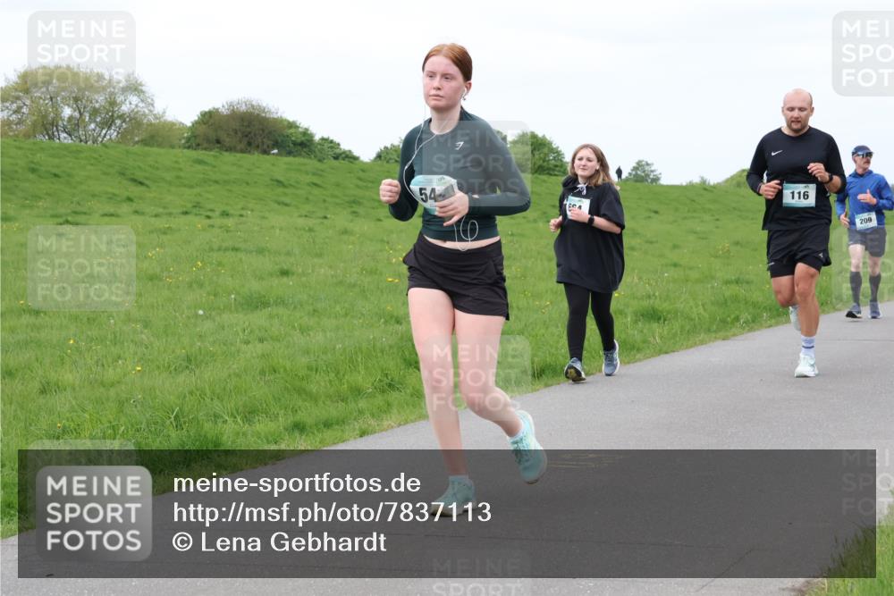 04.05.2025 - 8. Wedeler Halbmarathon Lena Gebhardt http://msf.ph/oto/7837113 04.05.2025 11:33:08 Laufen 54, 16, 116, 209 meine-sportfotos.de