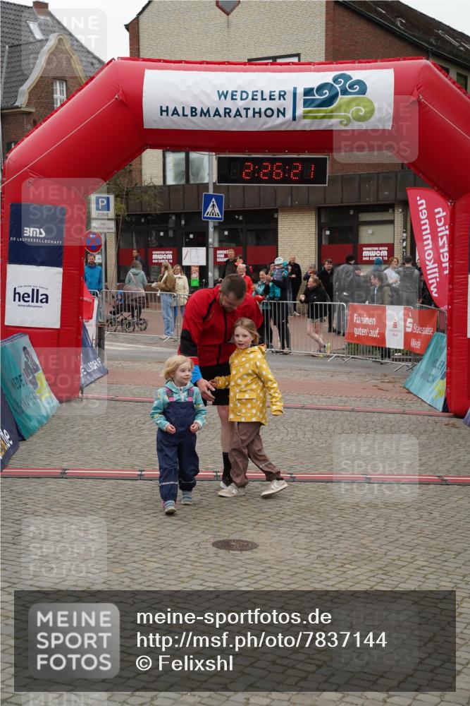 04.05.2025 - 8. Wedeler Halbmarathon Felixshl http://msf.ph/oto/7837144 04.05.2025 12:26:19 Ziel 891 meine-sportfotos.de