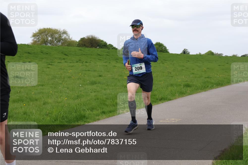 04.05.2025 - 8. Wedeler Halbmarathon Lena Gebhardt http://msf.ph/oto/7837155 04.05.2025 11:33:13 Laufen 209 meine-sportfotos.de