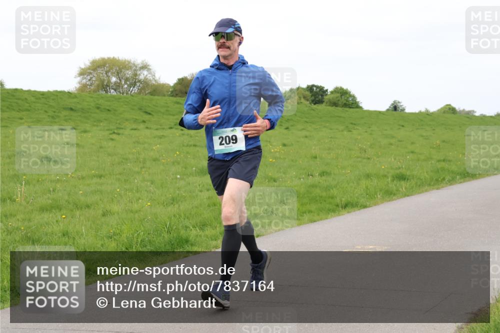 04.05.2025 - 8. Wedeler Halbmarathon Lena Gebhardt http://msf.ph/oto/7837164 04.05.2025 11:33:13 Laufen 209 meine-sportfotos.de