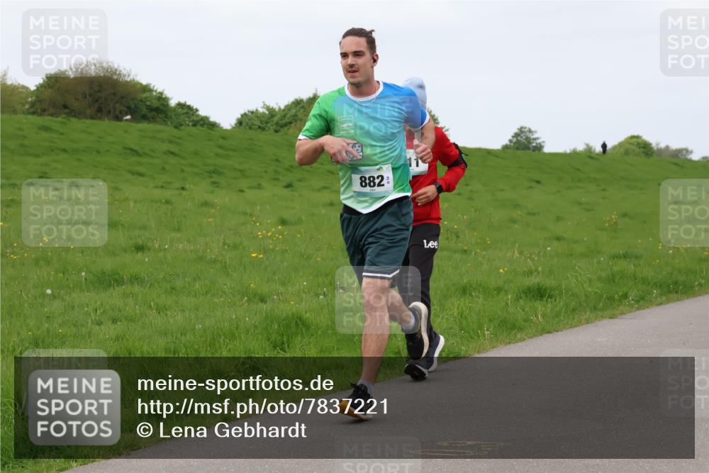 04.05.2025 - 8. Wedeler Halbmarathon Lena Gebhardt http://msf.ph/oto/7837221 04.05.2025 11:33:38 Laufen 882 meine-sportfotos.de