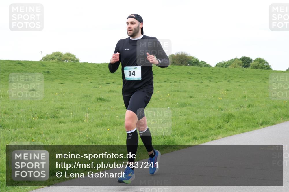 04.05.2025 - 8. Wedeler Halbmarathon Lena Gebhardt http://msf.ph/oto/7837241 04.05.2025 11:33:42 Laufen 54 meine-sportfotos.de
