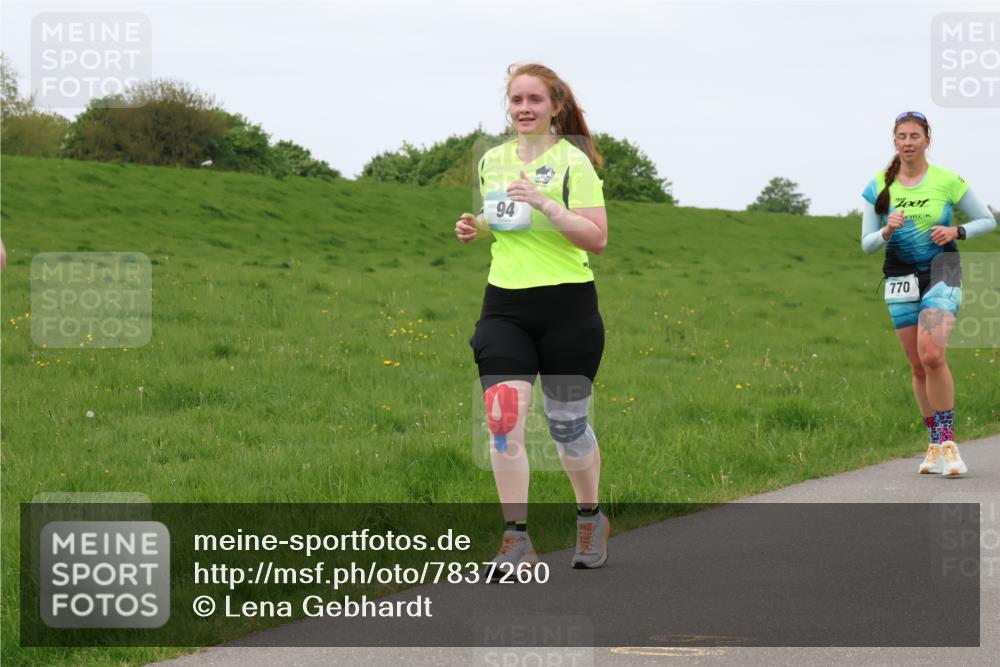 04.05.2025 - 8. Wedeler Halbmarathon Lena Gebhardt http://msf.ph/oto/7837260 04.05.2025 11:33:47 Laufen 94, 770 meine-sportfotos.de