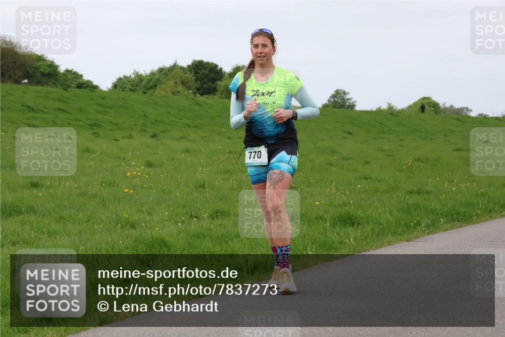 04.05.2025 - 8. Wedeler Halbmarathon Lena Gebhardt http://msf.ph/oto/7837273 04.05.2025 11:33:48 Laufen 770 meine-sportfotos.de