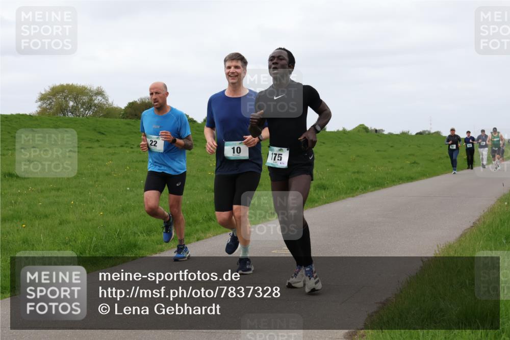 04.05.2025 - 8. Wedeler Halbmarathon Lena Gebhardt http://msf.ph/oto/7837328 04.05.2025 11:34:06 Laufen 22, 10, 175 meine-sportfotos.de
