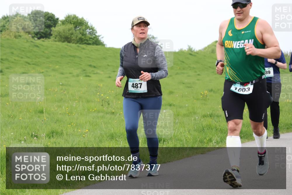 04.05.2025 - 8. Wedeler Halbmarathon Lena Gebhardt http://msf.ph/oto/7837377 04.05.2025 11:34:13 Laufen 660, 487, 1003, 89 meine-sportfotos.de
