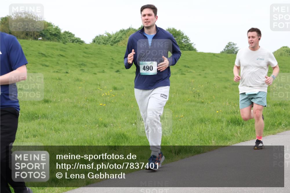 04.05.2025 - 8. Wedeler Halbmarathon Lena Gebhardt http://msf.ph/oto/7837401 04.05.2025 11:34:19 Laufen 490 meine-sportfotos.de