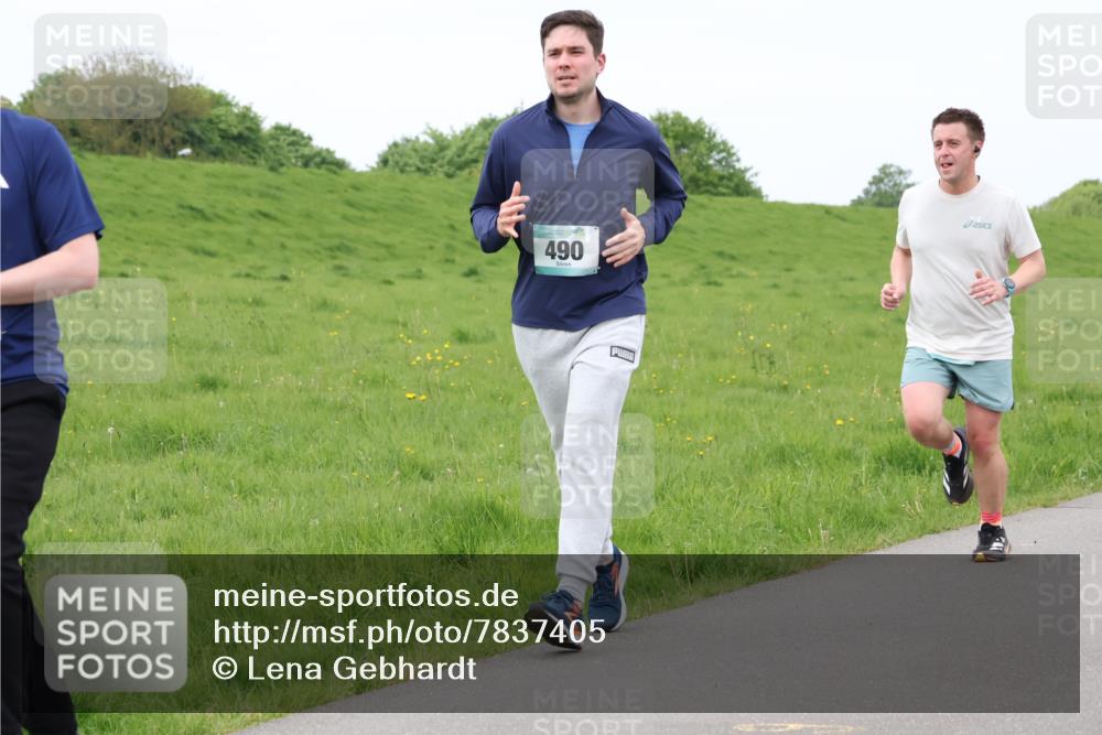 04.05.2025 - 8. Wedeler Halbmarathon Lena Gebhardt http://msf.ph/oto/7837405 04.05.2025 11:34:19 Laufen 490 meine-sportfotos.de