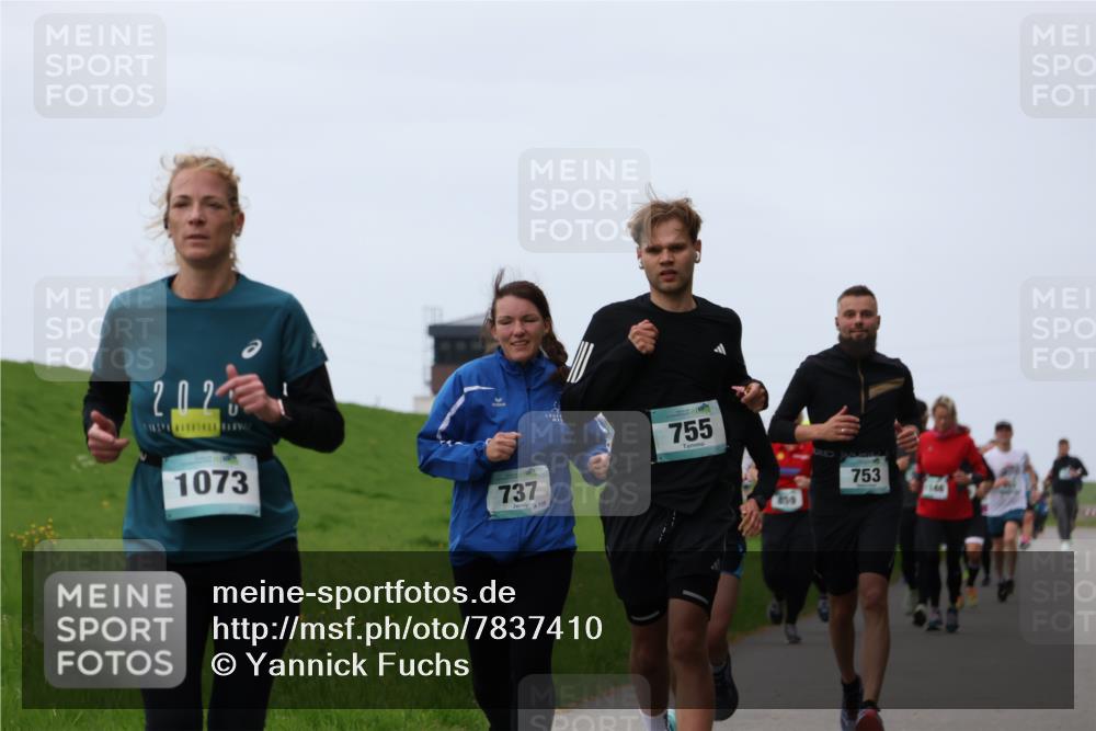 04.05.2025 - 8. Wedeler Halbmarathon Yannick Fuchs http://msf.ph/oto/7837410 04.05.2025 11:24:43 Laufen 202, 1073, 737, 755, 859, 753 meine-sportfotos.de