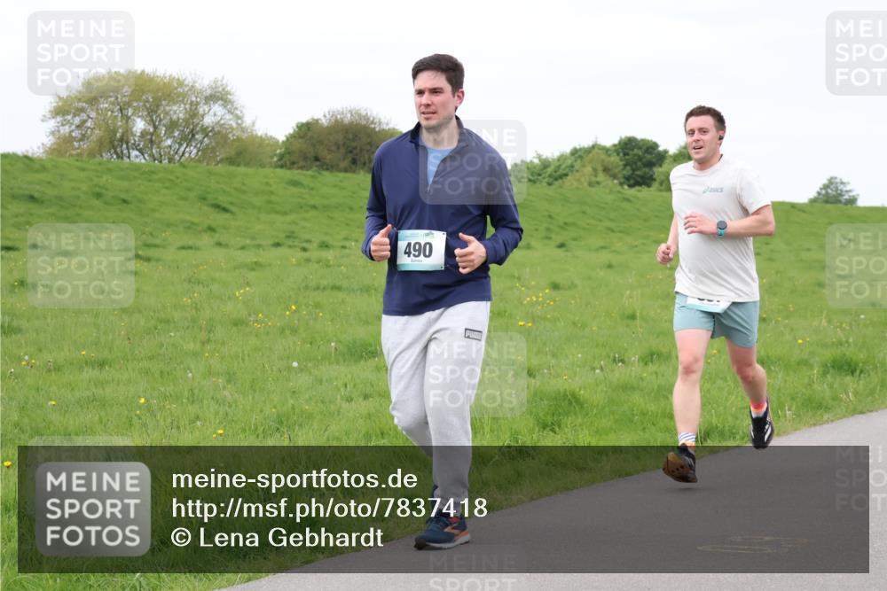 04.05.2025 - 8. Wedeler Halbmarathon Lena Gebhardt http://msf.ph/oto/7837418 04.05.2025 11:34:19 Laufen 490 meine-sportfotos.de