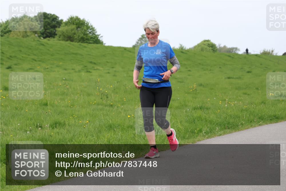 04.05.2025 - 8. Wedeler Halbmarathon Lena Gebhardt http://msf.ph/oto/7837448 04.05.2025 11:34:24 Laufen  meine-sportfotos.de