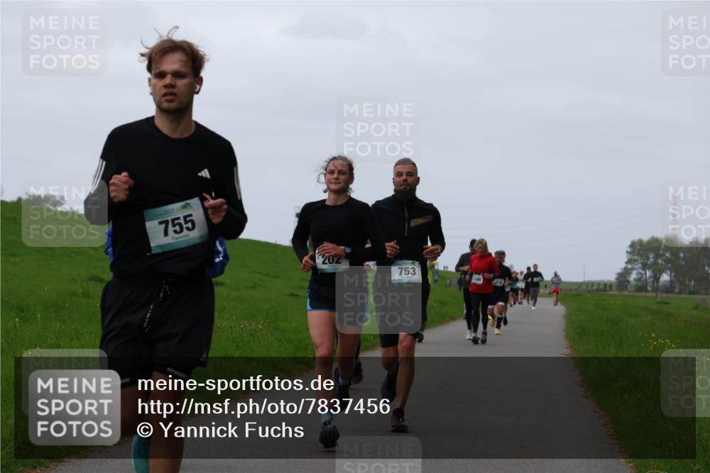04.05.2025 - 8. Wedeler Halbmarathon Yannick Fuchs http://msf.ph/oto/7837456 04.05.2025 11:24:46 Laufen 755, 202, 753, 1146 meine-sportfotos.de