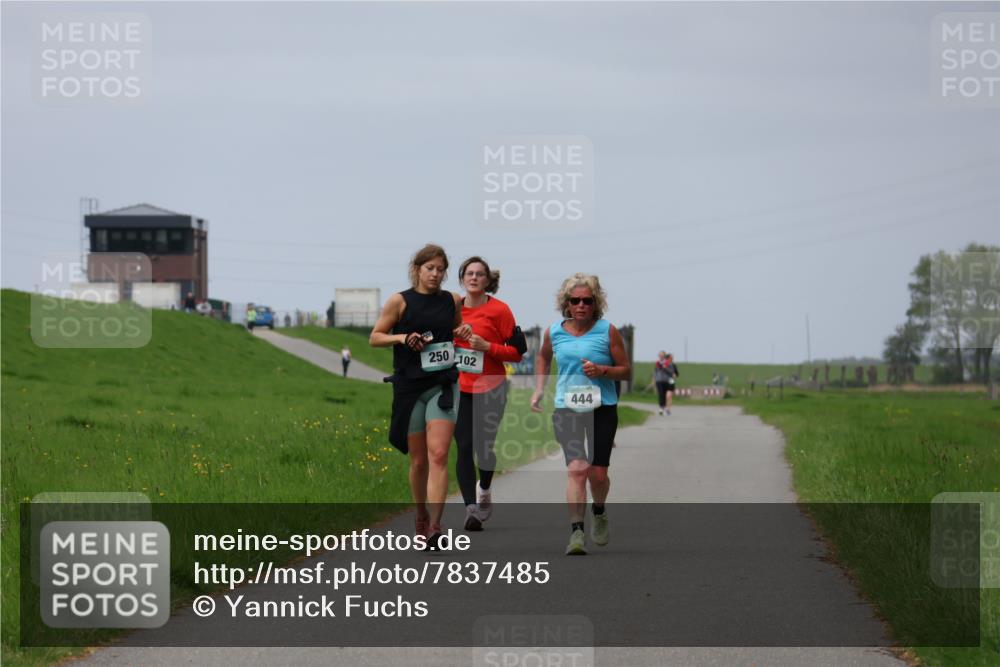 04.05.2025 - 8. Wedeler Halbmarathon Yannick Fuchs http://msf.ph/oto/7837485 04.05.2025 12:00:52 Laufen 250, 102, 444 meine-sportfotos.de