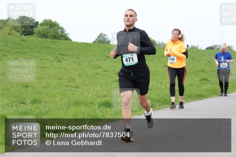 04.05.2025 - 8. Wedeler Halbmarathon Lena Gebhardt http://msf.ph/oto/7837504 04.05.2025 11:34:34 Laufen 471, 540, 294 meine-sportfotos.de