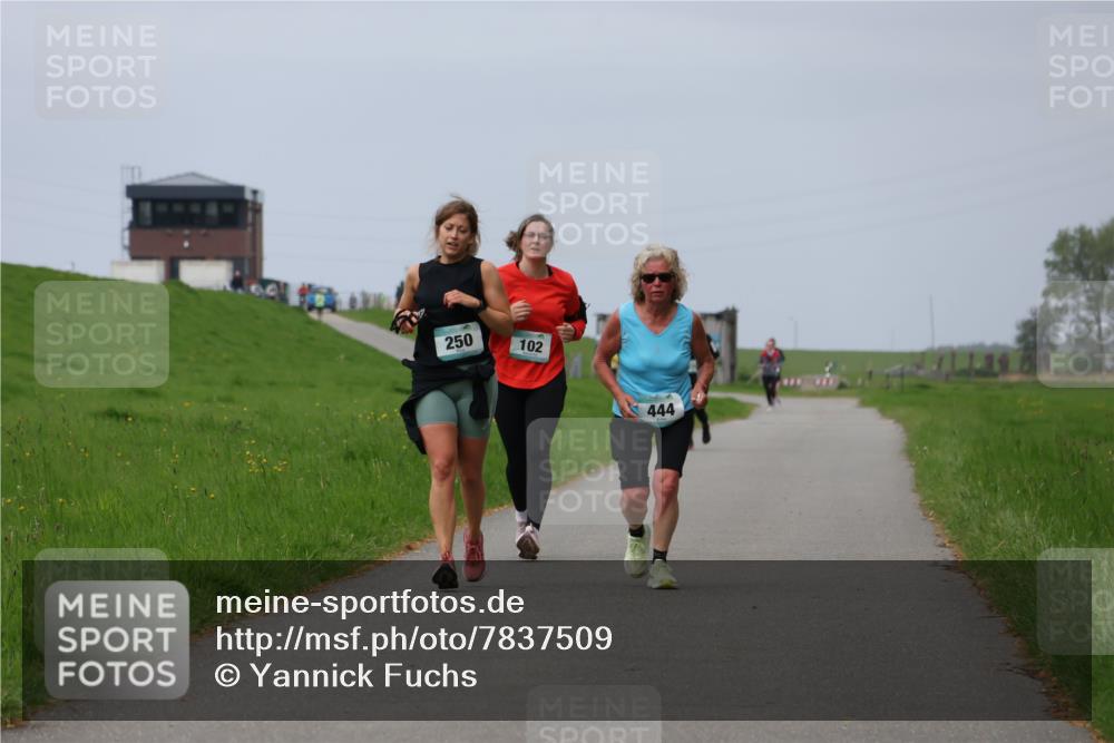 04.05.2025 - 8. Wedeler Halbmarathon Yannick Fuchs http://msf.ph/oto/7837509 04.05.2025 12:00:53 Laufen 250, 102, 444 meine-sportfotos.de
