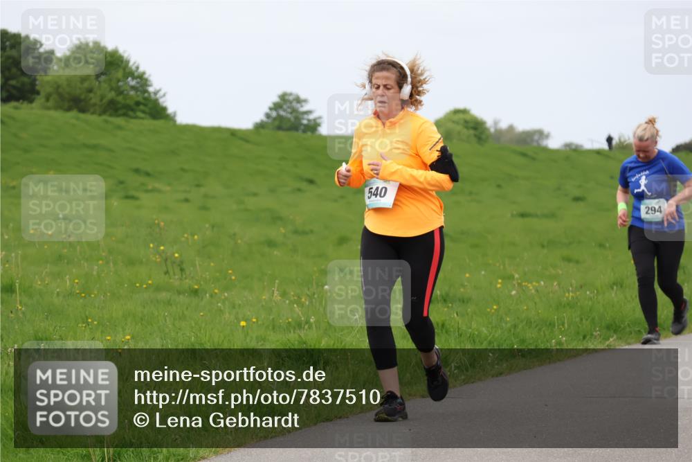 04.05.2025 - 8. Wedeler Halbmarathon Lena Gebhardt http://msf.ph/oto/7837510 04.05.2025 11:34:35 Laufen 540, 294 meine-sportfotos.de