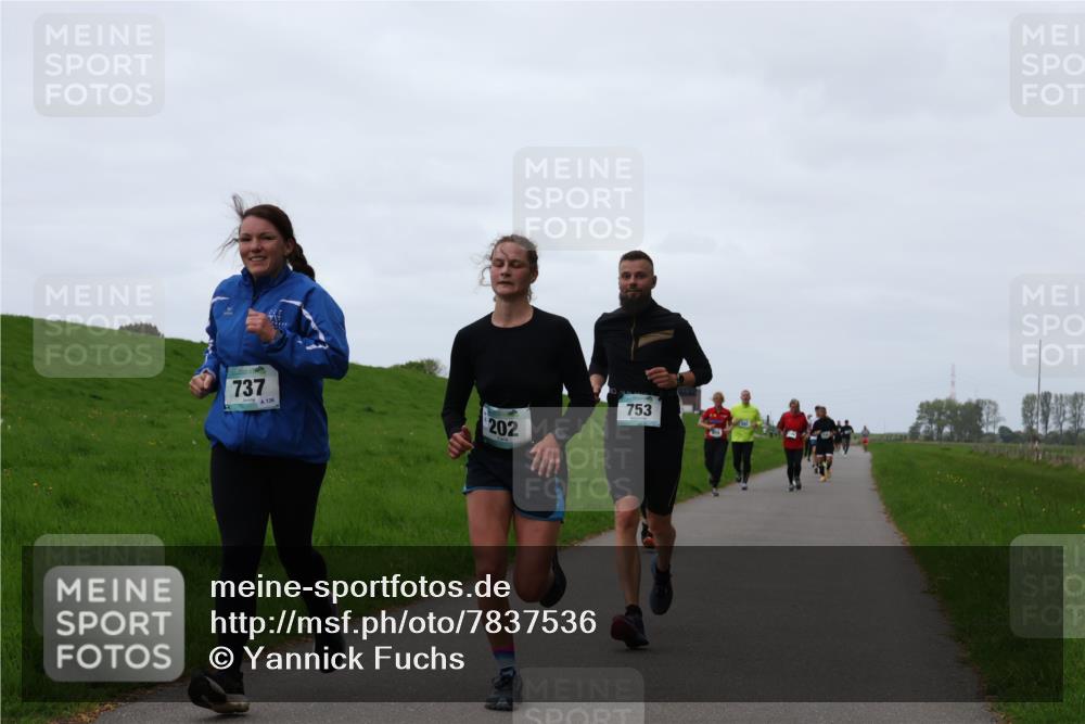 04.05.2025 - 8. Wedeler Halbmarathon Yannick Fuchs http://msf.ph/oto/7837536 04.05.2025 11:24:48 Laufen 737, 136, 202, 753 meine-sportfotos.de
