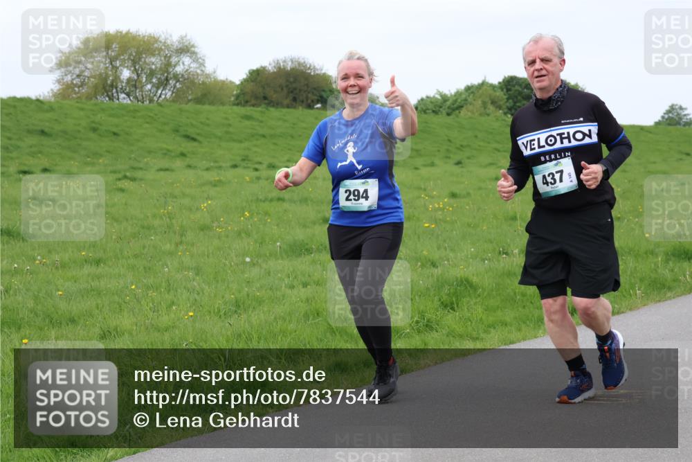 04.05.2025 - 8. Wedeler Halbmarathon Lena Gebhardt http://msf.ph/oto/7837544 04.05.2025 11:34:42 Laufen 294, 437 meine-sportfotos.de