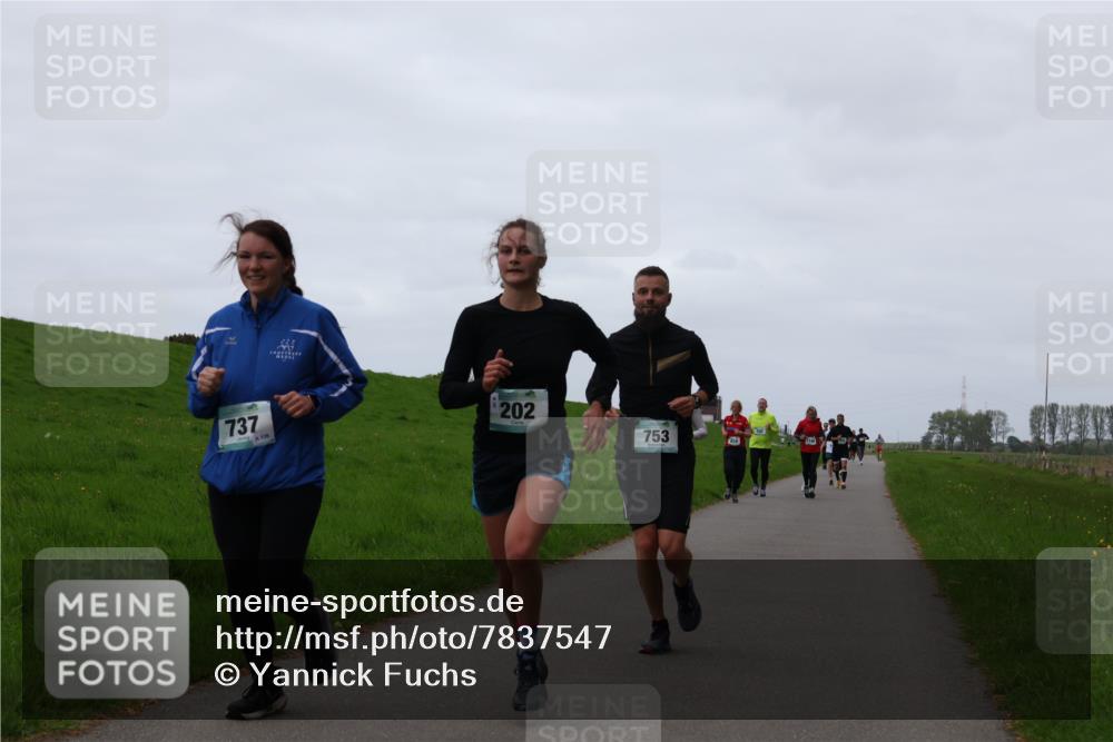 04.05.2025 - 8. Wedeler Halbmarathon Yannick Fuchs http://msf.ph/oto/7837547 04.05.2025 11:24:48 Laufen 737, 136, 202, 753, 459 meine-sportfotos.de