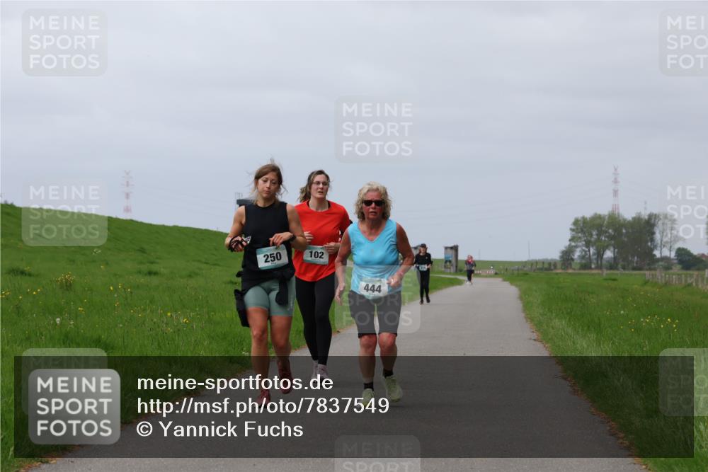 04.05.2025 - 8. Wedeler Halbmarathon Yannick Fuchs http://msf.ph/oto/7837549 04.05.2025 12:00:59 Laufen 250, 102, 444 meine-sportfotos.de