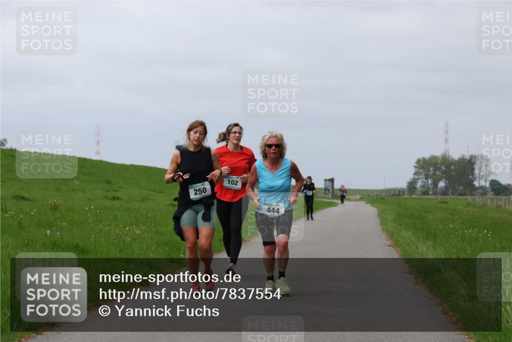 04.05.2025 - 8. Wedeler Halbmarathon Yannick Fuchs http://msf.ph/oto/7837554 04.05.2025 12:00:59 Laufen 250, 102, 444 meine-sportfotos.de