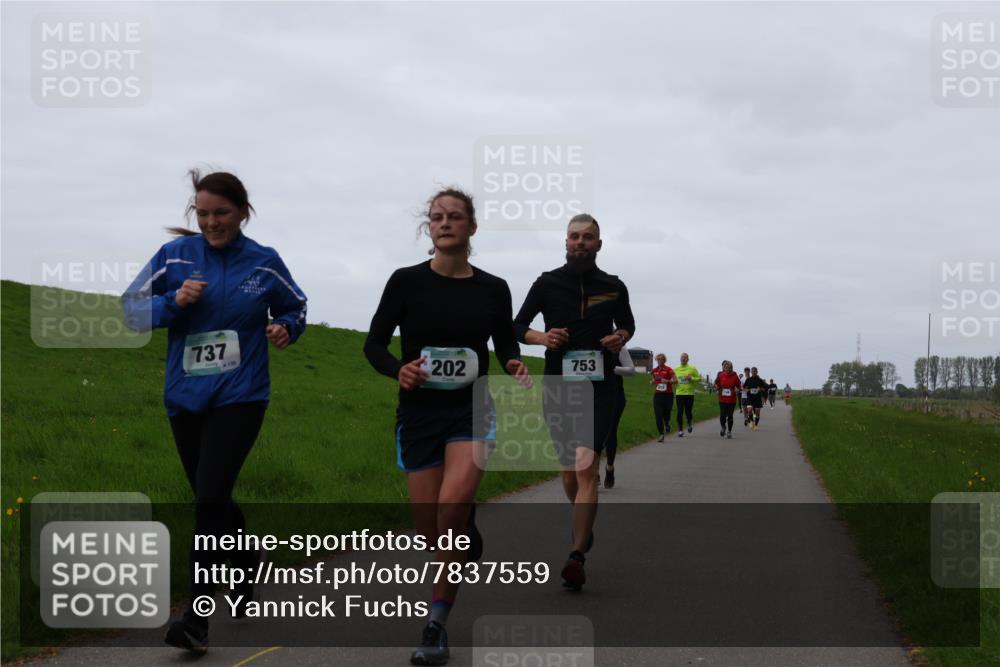 04.05.2025 - 8. Wedeler Halbmarathon Yannick Fuchs http://msf.ph/oto/7837559 04.05.2025 11:24:49 Laufen 737, 136, 202, 753 meine-sportfotos.de