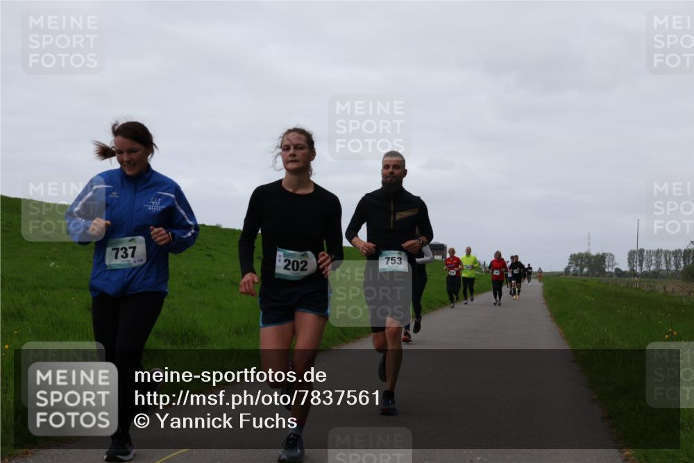 04.05.2025 - 8. Wedeler Halbmarathon Yannick Fuchs http://msf.ph/oto/7837561 04.05.2025 11:24:49 Laufen 737, 136, 202, 753 meine-sportfotos.de