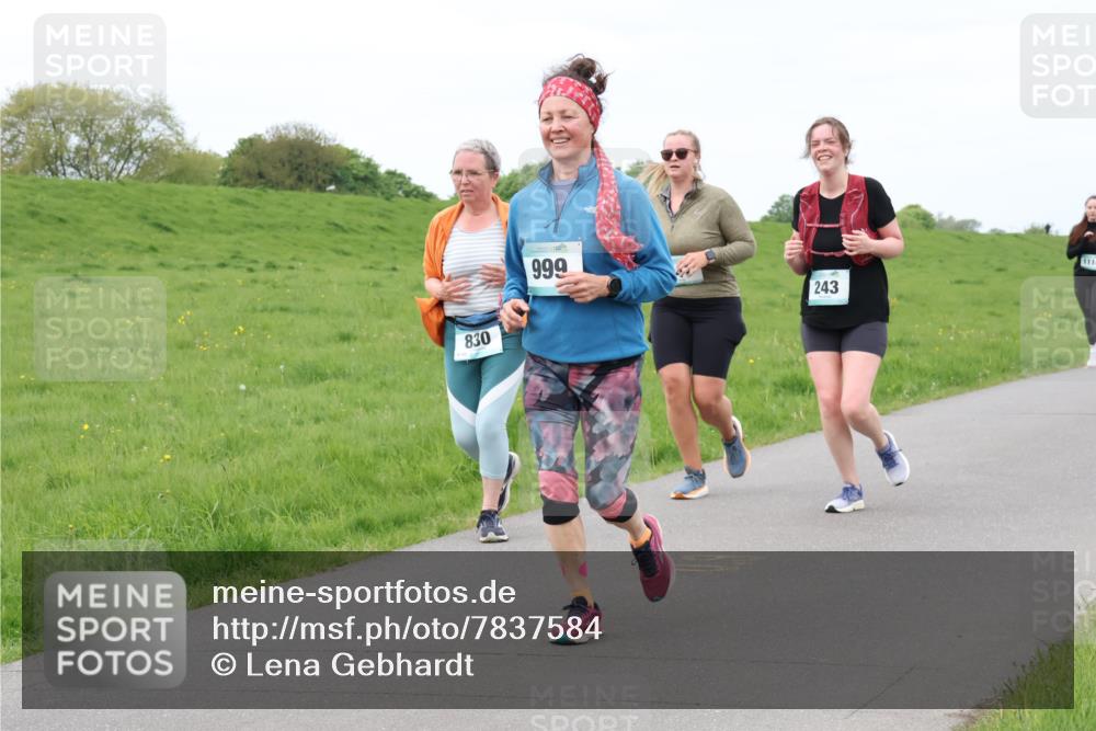04.05.2025 - 8. Wedeler Halbmarathon Lena Gebhardt http://msf.ph/oto/7837584 04.05.2025 11:34:46 Laufen 830, 999, 243, 111 meine-sportfotos.de