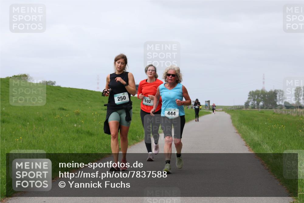 04.05.2025 - 8. Wedeler Halbmarathon Yannick Fuchs http://msf.ph/oto/7837588 04.05.2025 12:01:01 Laufen 250, 102, 444 meine-sportfotos.de