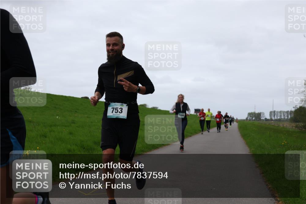 04.05.2025 - 8. Wedeler Halbmarathon Yannick Fuchs http://msf.ph/oto/7837594 04.05.2025 11:24:50 Laufen 753, 1200 meine-sportfotos.de