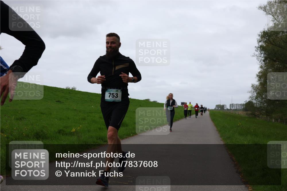 04.05.2025 - 8. Wedeler Halbmarathon Yannick Fuchs http://msf.ph/oto/7837608 04.05.2025 11:24:50 Laufen 753, 1200 meine-sportfotos.de