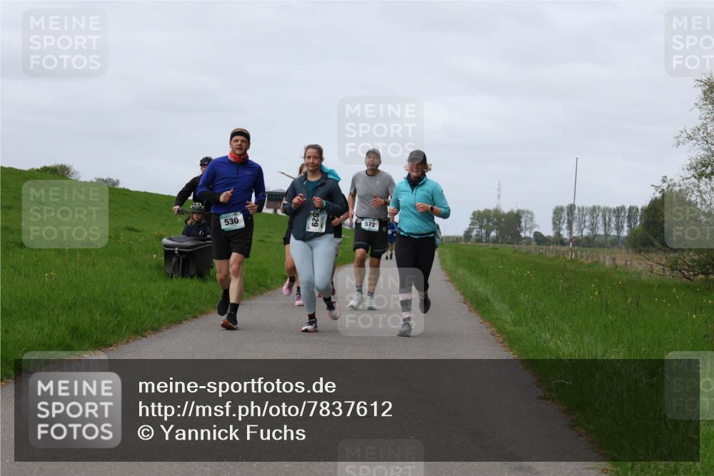 04.05.2025 - 8. Wedeler Halbmarathon Yannick Fuchs http://msf.ph/oto/7837612 04.05.2025 11:46:22 Laufen 530, 572 meine-sportfotos.de