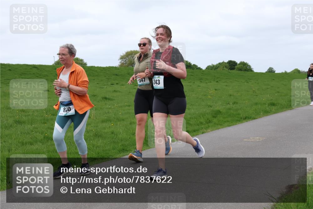 04.05.2025 - 8. Wedeler Halbmarathon Lena Gebhardt http://msf.ph/oto/7837622 04.05.2025 11:34:49 Laufen 830, 347, 243, 1114 meine-sportfotos.de