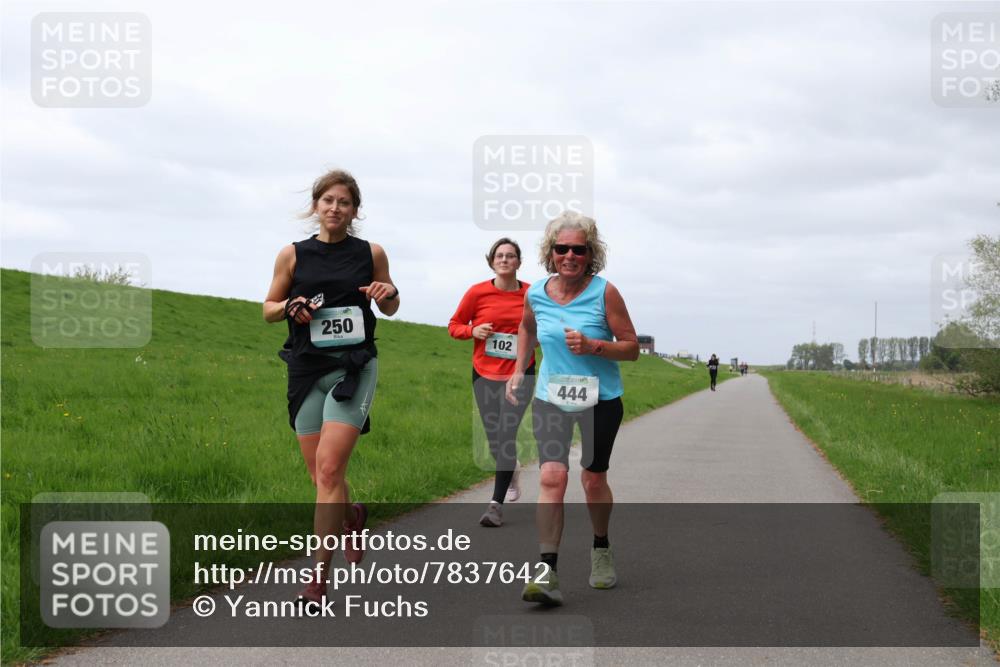 04.05.2025 - 8. Wedeler Halbmarathon Yannick Fuchs http://msf.ph/oto/7837642 04.05.2025 12:01:04 Laufen 250, 102, 444 meine-sportfotos.de