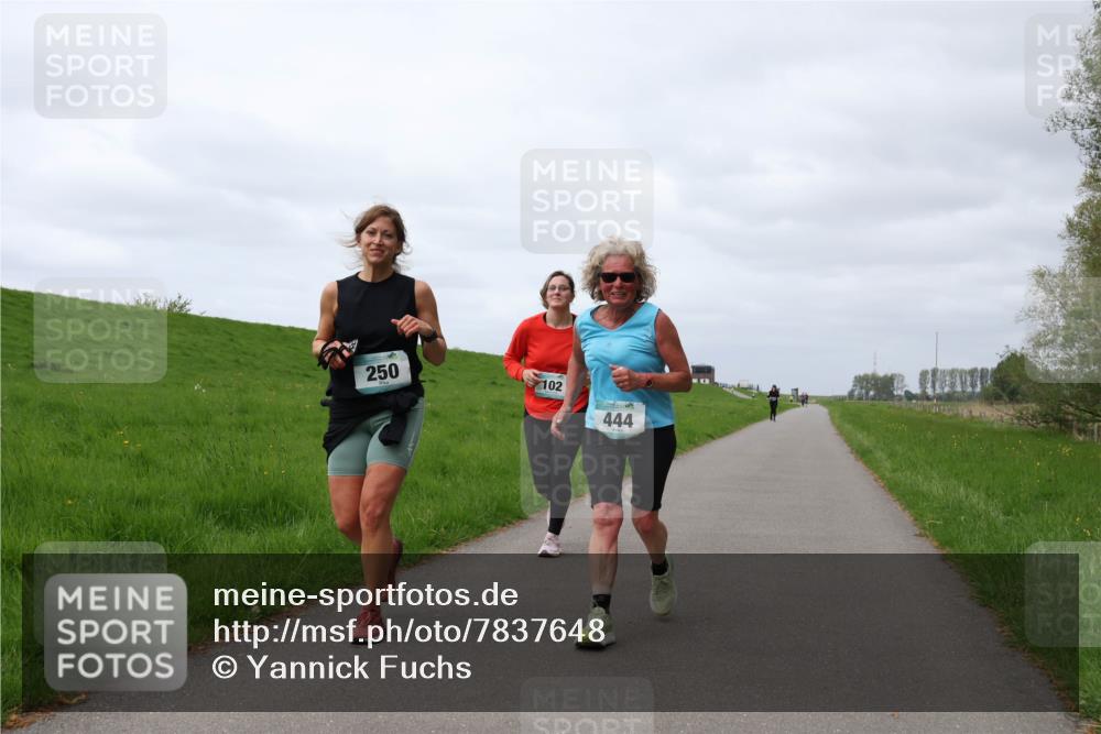 04.05.2025 - 8. Wedeler Halbmarathon Yannick Fuchs http://msf.ph/oto/7837648 04.05.2025 12:01:05 Laufen 250, 102, 444 meine-sportfotos.de