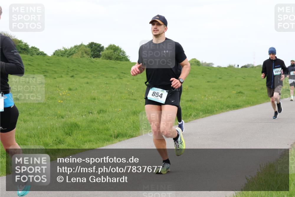 04.05.2025 - 8. Wedeler Halbmarathon Lena Gebhardt http://msf.ph/oto/7837677 04.05.2025 11:34:54 Laufen 854, 1014 meine-sportfotos.de