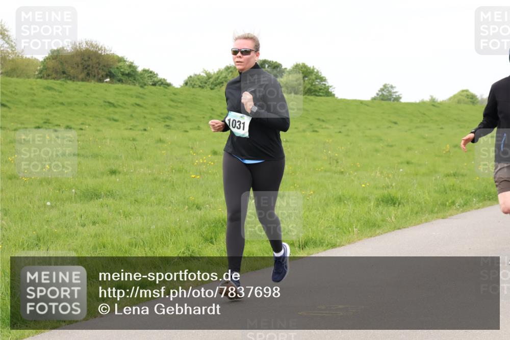 04.05.2025 - 8. Wedeler Halbmarathon Lena Gebhardt http://msf.ph/oto/7837698 04.05.2025 11:34:55 Laufen 1031 meine-sportfotos.de