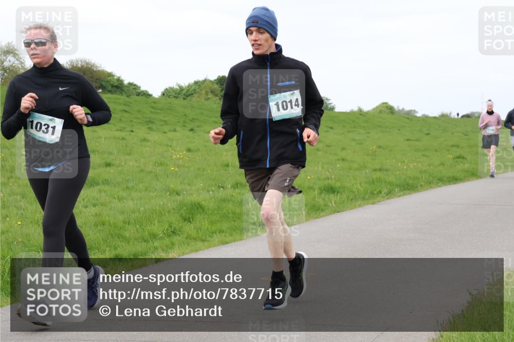 04.05.2025 - 8. Wedeler Halbmarathon Lena Gebhardt http://msf.ph/oto/7837715 04.05.2025 11:34:56 Laufen 1031, 1014, 1186 meine-sportfotos.de