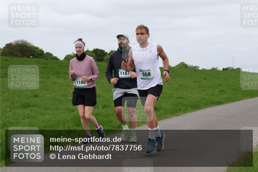 04.05.2025 - 8. Wedeler Halbmarathon Lena Gebhardt http://msf.ph/oto/7837756 04.05.2025 11:35:04 Laufen 1187, 558, 118 meine-sportfotos.de