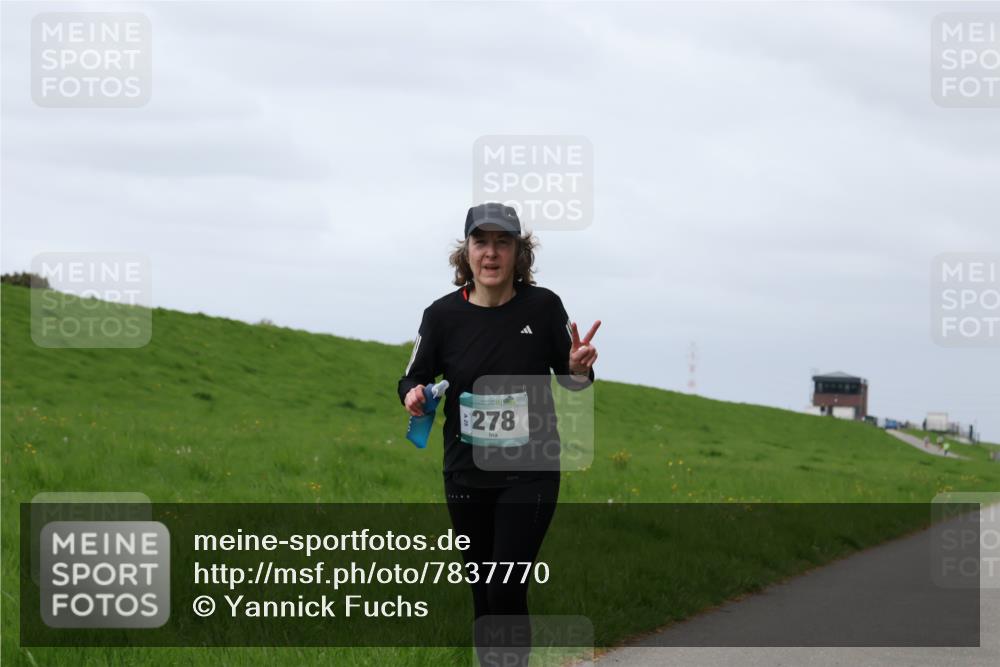 04.05.2025 - 8. Wedeler Halbmarathon Yannick Fuchs http://msf.ph/oto/7837770 04.05.2025 12:01:22 Laufen 278 meine-sportfotos.de