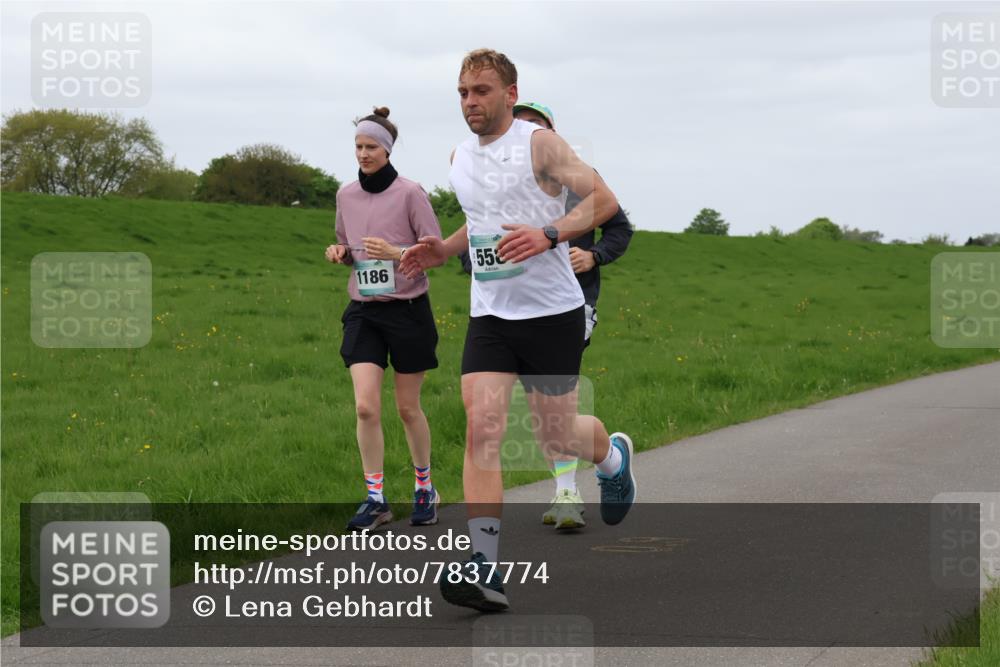 04.05.2025 - 8. Wedeler Halbmarathon Lena Gebhardt http://msf.ph/oto/7837774 04.05.2025 11:35:04 Laufen 1186, 55 meine-sportfotos.de