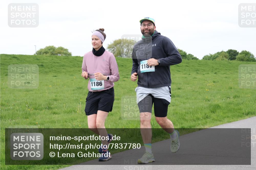04.05.2025 - 8. Wedeler Halbmarathon Lena Gebhardt http://msf.ph/oto/7837780 04.05.2025 11:35:06 Laufen 1186, 118 meine-sportfotos.de