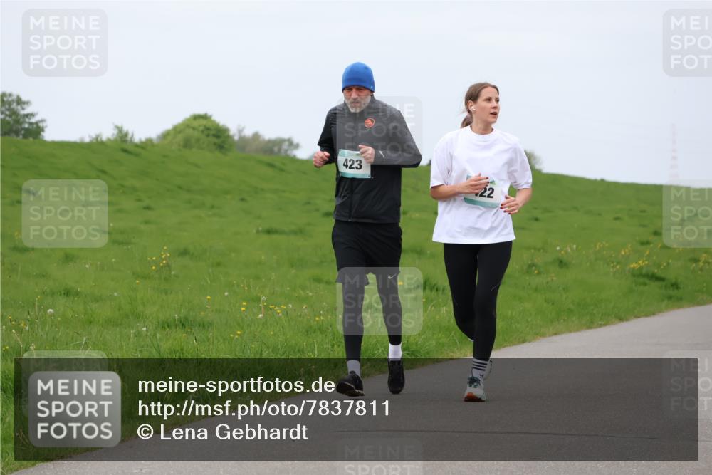 04.05.2025 - 8. Wedeler Halbmarathon Lena Gebhardt http://msf.ph/oto/7837811 04.05.2025 11:35:27 Laufen 423, 22 meine-sportfotos.de