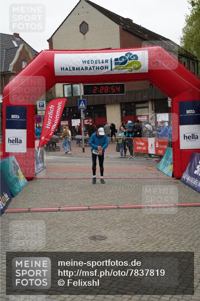 04.05.2025 - 8. Wedeler Halbmarathon Felixshl http://msf.ph/oto/7837819 04.05.2025 12:28:52 Ziel 214 meine-sportfotos.de